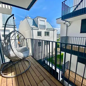 Modern With Balcony & Free Parking - Nearby Metro Apartament Wiedeń